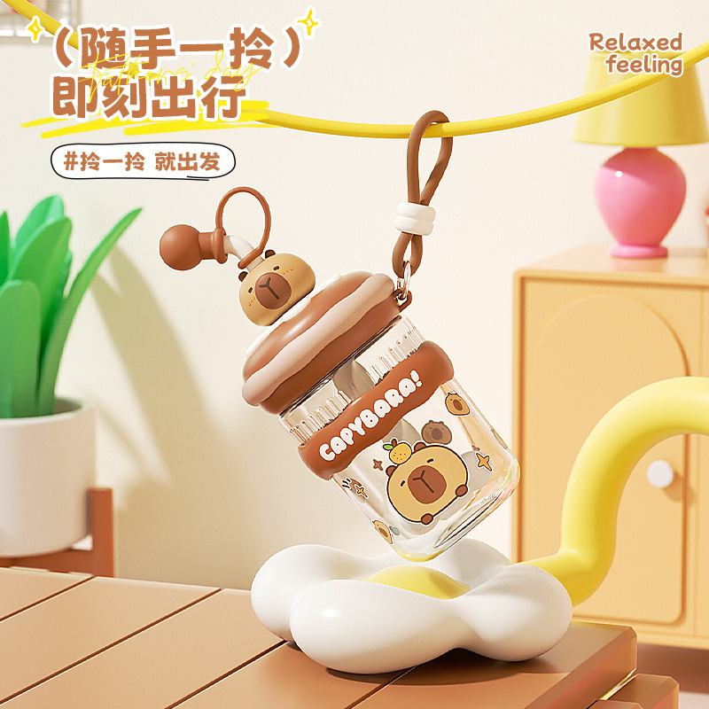 The animal macaron mixing cup comes with a sturdy handle for easy carrying. It features a silk-printed design and a spiral straw for drinking Specification drawing