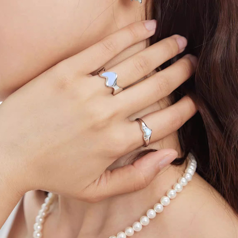 French-style simple and individual heart-shaped glazed open ring, moonstone for women, elegant and fashionable, ins cold style ring trend Application Scenario