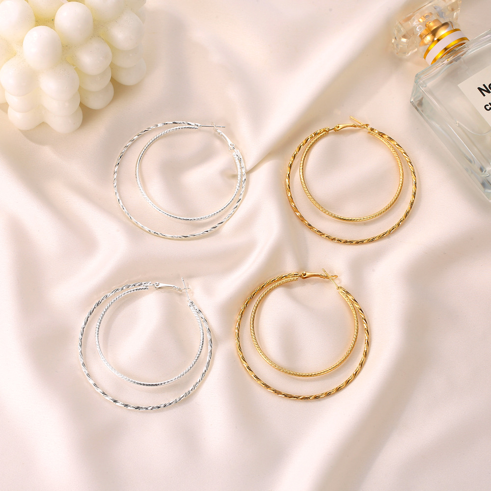 Simple and elegant double-layer large circle earrings, exaggerated geometric carved circular ring earrings and stud earrings, cross-border accessories details Picture