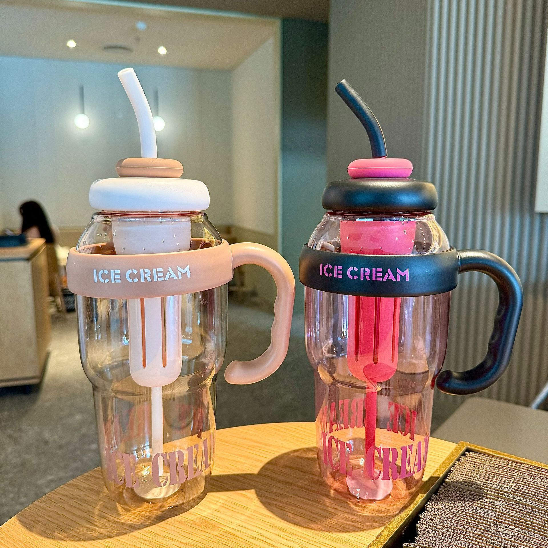 2024 New high-appearance, large-capacity summer plastic cup, ice king Cup, Lucky Tummy cup, cute style with straw cup Specification drawing