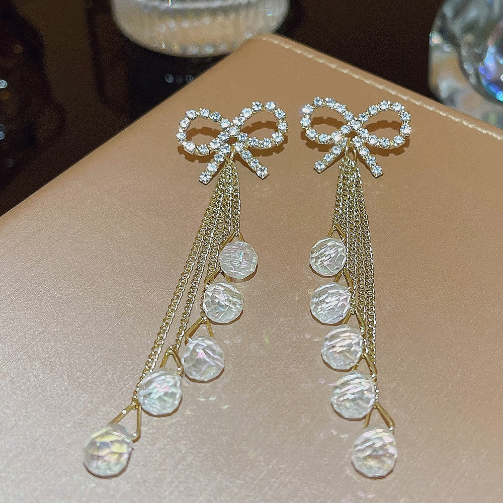Fashionable and elegant, cold style, exquisite and individual, bow crystal earrings, tassels, high-end and exaggerated earrings for women wholesale Application Scenario