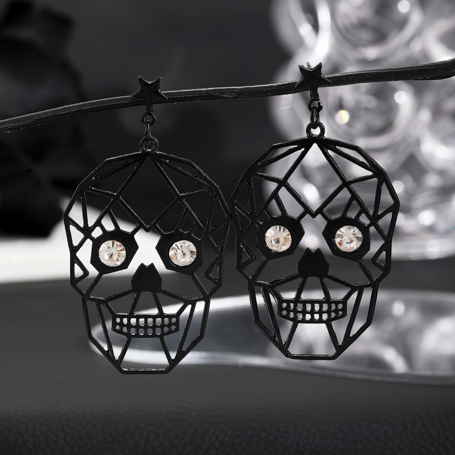 Cross-border dark Halloween earrings, exaggerated and funny personality, skull stud earrings, large hollowed-out female earrings and accessories wholesale Application Scenario