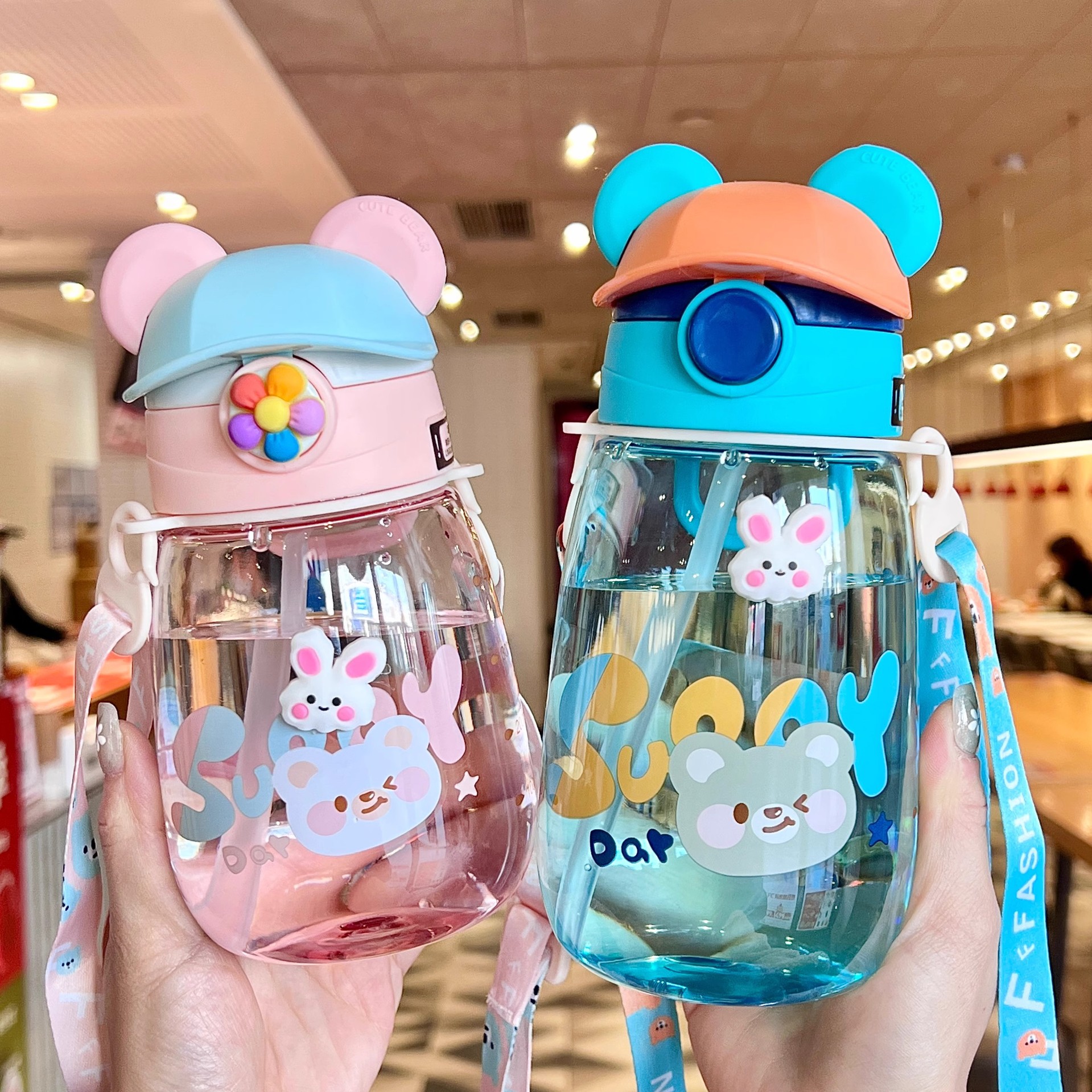 Yitong 2025 New Plastic creative children's carrier water bottle, cute bear straw water cup for kindergarten students full figure