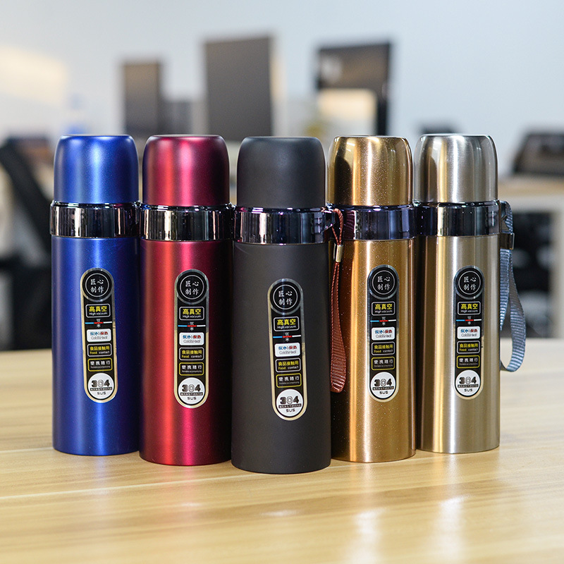 Stainless steel insulated cups with strappy bullet heads, large-capacity travel flasks, sports water bottles, LOGO designs, and gift water cups full figure