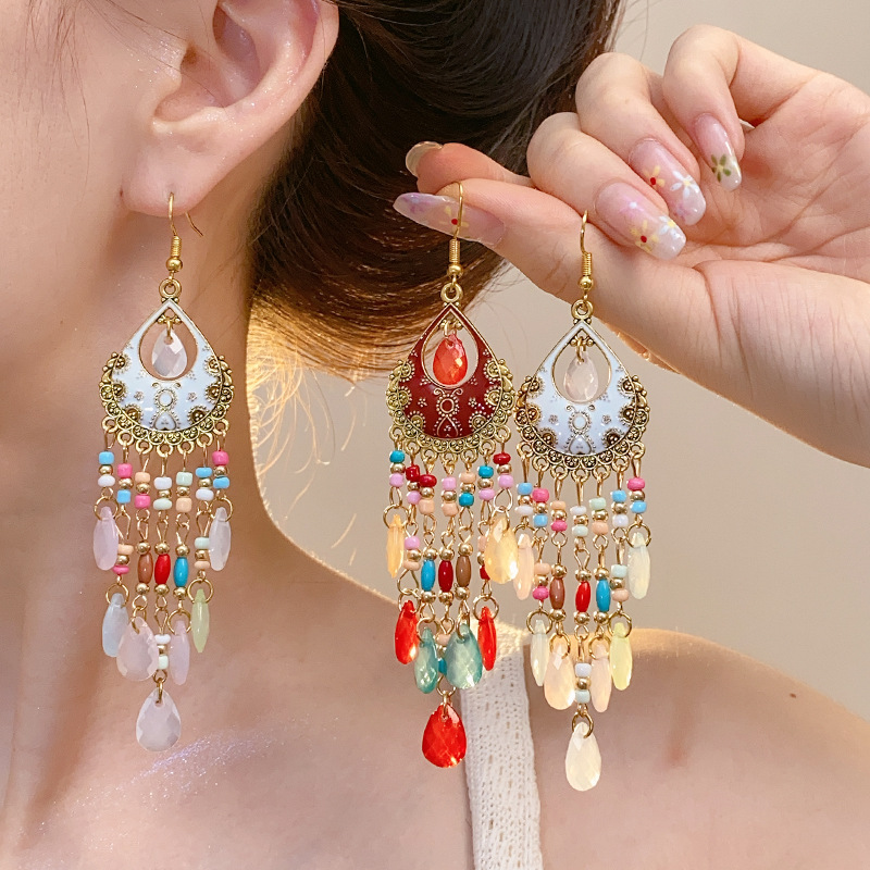 Retro ethnic style long tassel earrings, a high-end feminine charm, Bohemian stud earrings, and popular vacation style earrings full figure
