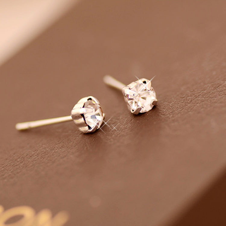 Korean version jewelry wholesale: Sparkling diamond alloy stud earrings, claw diamond crystal gemstone earrings, Lulu earrings details Picture