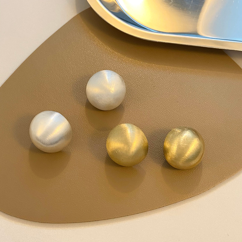 The frosted metal brushed bean earrings are a cross-border bestseller. The C geometric style stud earrings are French light luxury and popular earrings for women details Picture