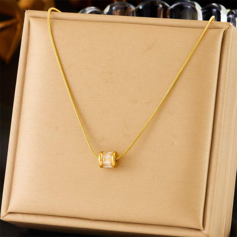 European and American fashion niche design diamond-encrusted cylindrical accessory chain stainless steel jewelry necklace Application Scenario