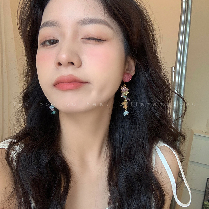 Dopamine Colored heart-shaped crystal tassel exaggerated earrings and stud earrings, new 2024 best-selling vacation-style earrings and earrings Application Scenario