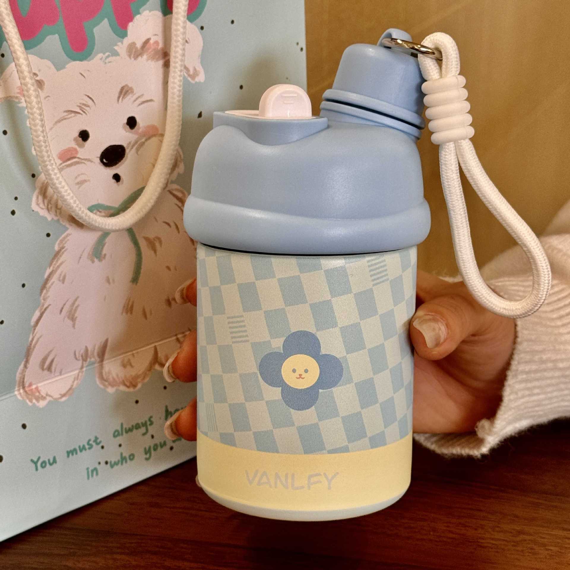 ins Girls' High School appearance level New insulated cup, Korean niche children's cartoon straw cup, large-capacity double drinking cup Application Scenario