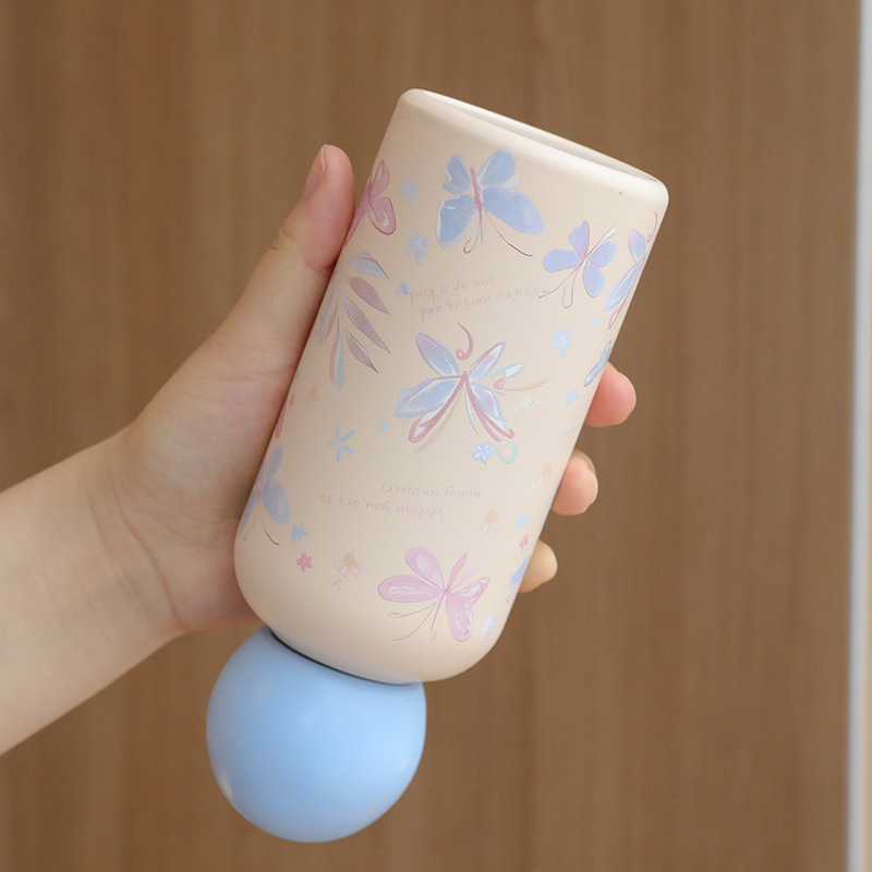 Cross-border creative children's insulated cups, sports water cups, light luxury and high-end daily necessities, outdoor student mini cups Application Scenario