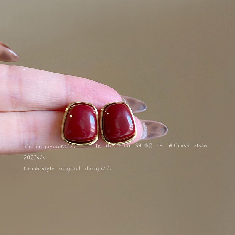 Ankela red square stud earrings for women's autumn and winter, with a light luxury and high-end, niche design, are retro Hong Kong-style earrings details Picture