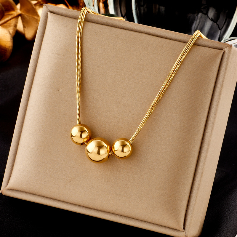 A new cross-border, simple and niche design of irregular-sized round ball beaded titanium steel metal jewelry necklace from Europe and America full figure
