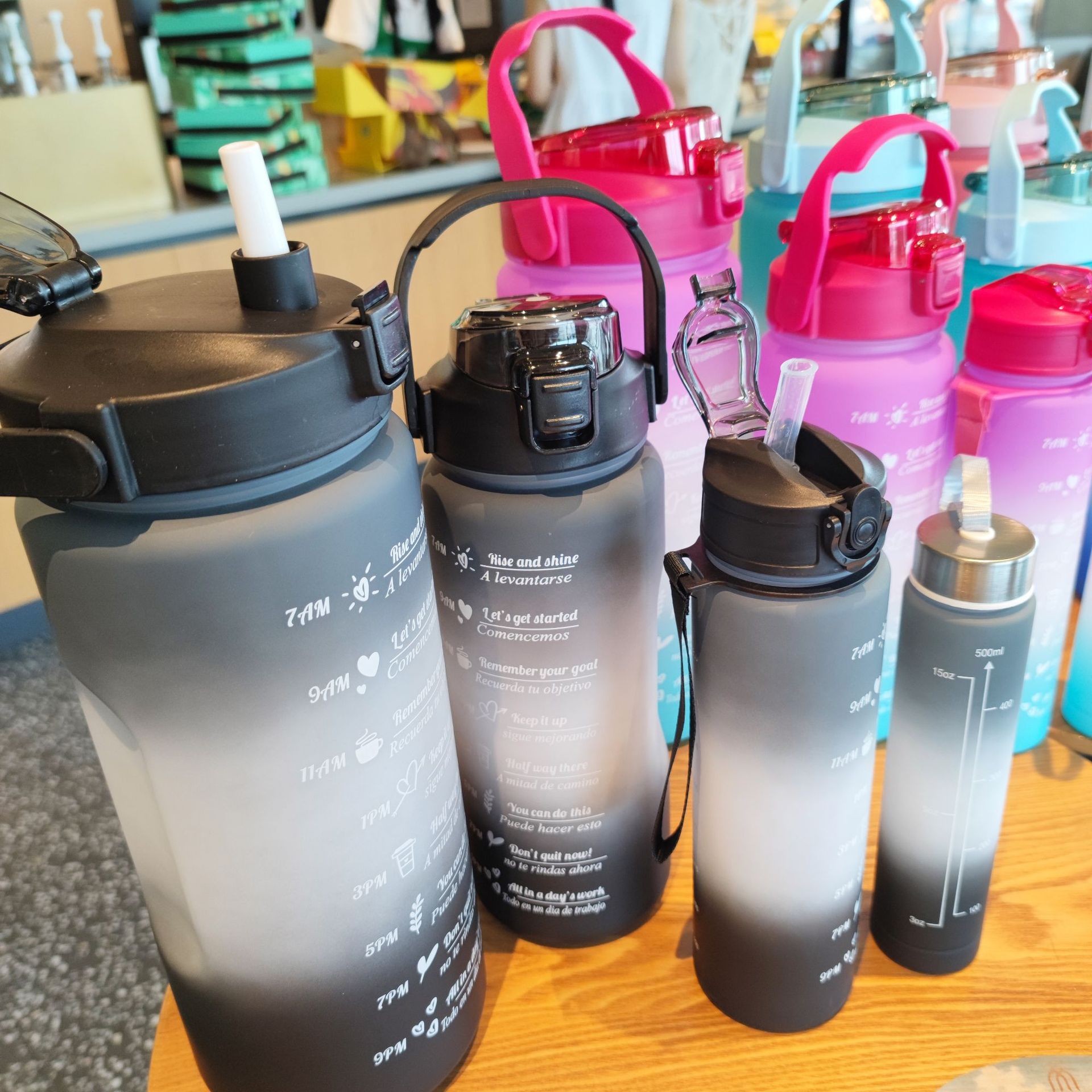 Four-piece summer new outdoor large-capacity sports water cup, men's and women's fitness water bottle, straw portable handle water bottle full figure