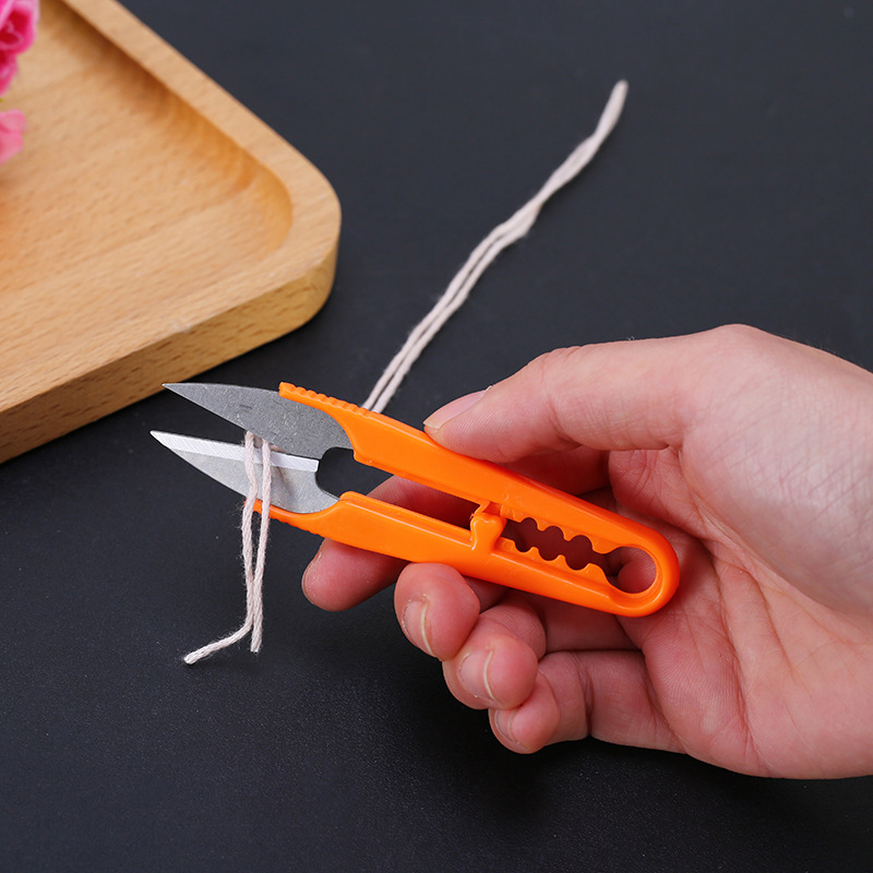 Wholesale supply of cross-stitch tools, U-shaped shears, plastic shears, cross-stitch scissors, thread cutters for embroidery Application Scenario