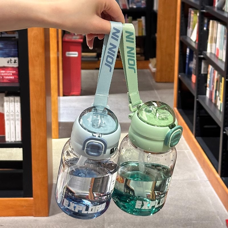 The new summer gradient water cup has a high appearance level. It is a double-drinking straw cup for outdoor sports for both male and female students and is suitable for children's water bottles Application Scenario