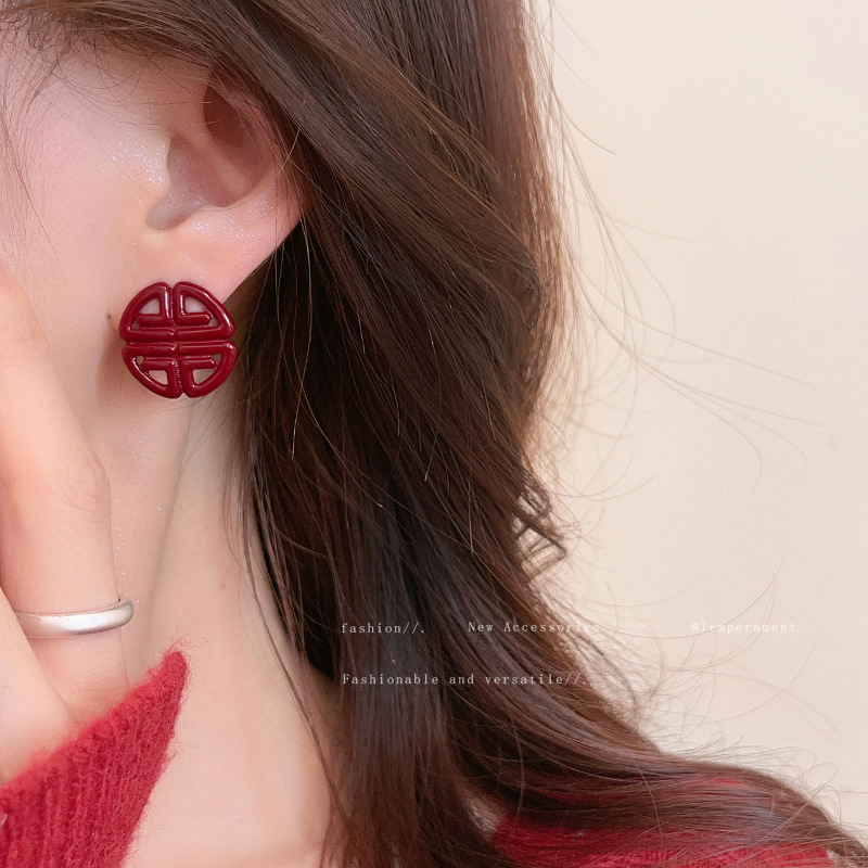 Ankela Red hollowed-out "Xi" character ear studs for Women 2024 New bestseller, high-end and niche ear studs, fashionable and versatile earrings Application Scenario