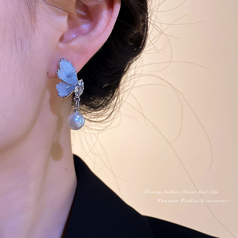 Super ethereal diamond-encrusted blue butterfly stud earrings for women, a 2025 light luxury bestseller, high-end and elegant earrings, a niche French earpiece Specification drawing