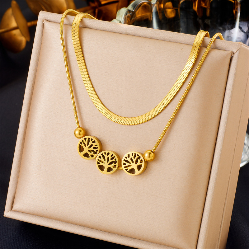 A double-layered circular life tree accessory chain necklace with a retro and fashionable design from Europe and America full figure