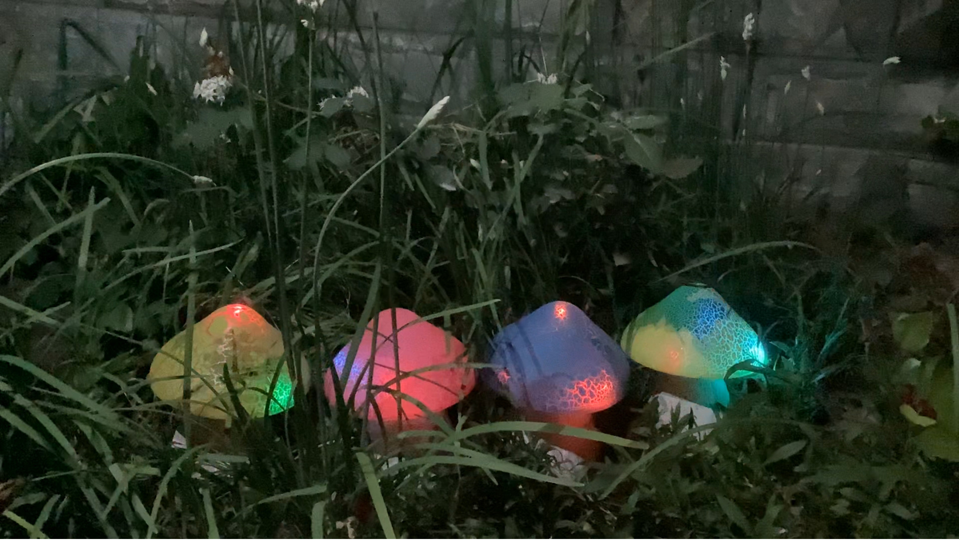 Solar mushroom style garden lamp, Kaiyu Electrical Appliance solar mushroom decorative lamp Application Scenario