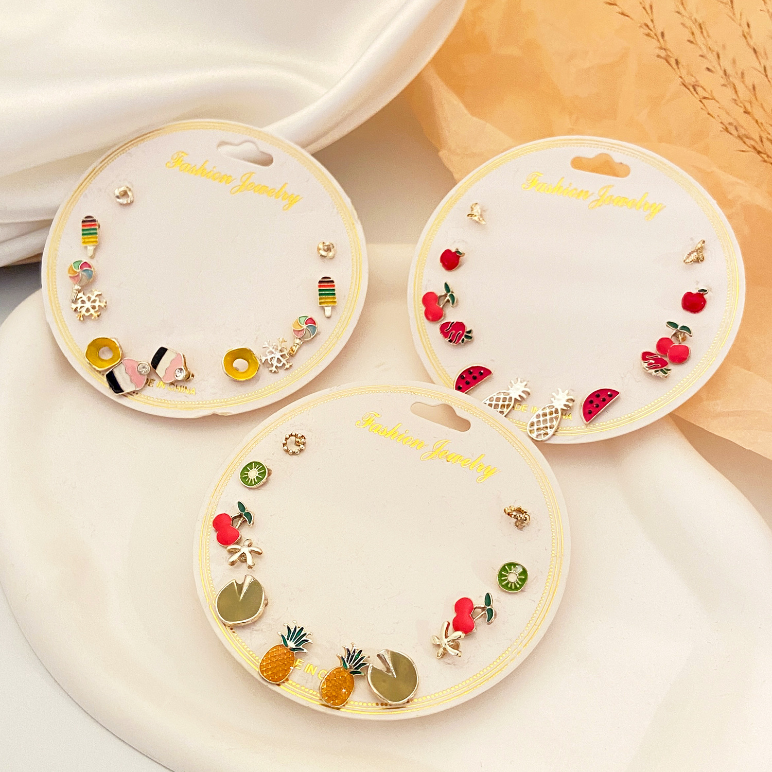 Japanese and Korean fresh fruit stud earrings set, sweet oil-dripping strawberry and cherry earrings 6-piece set, geometric fun earrings for women Specification drawing