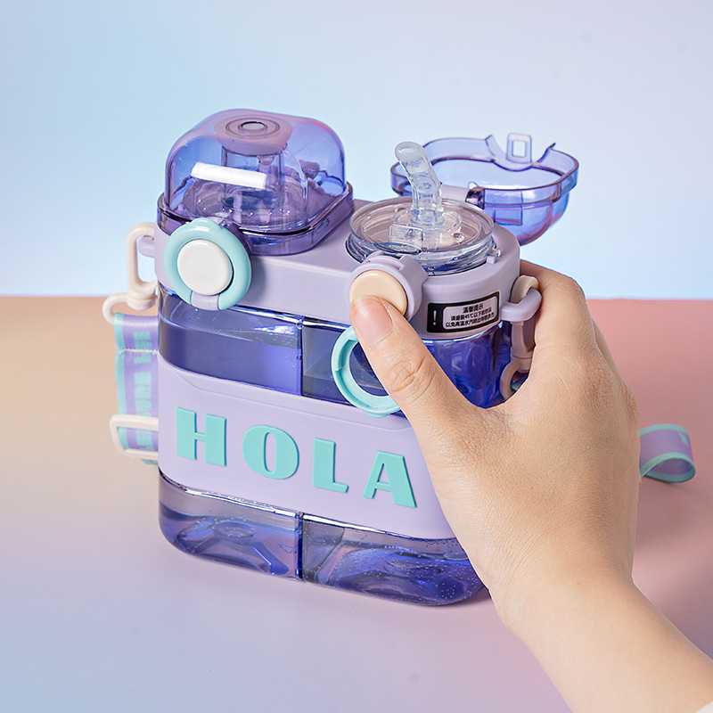 Double-drinking cup, horizontal compartments, plastic cup, portable and simple cup, portable cup with straw, water bottle, sports cup Application Scenario