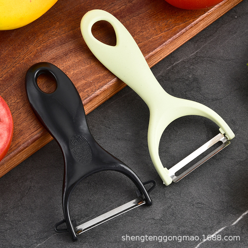 A variety of sharp stainless steel peelers for the kitchen, including melon peelers, fruit peelers, potato peelers and kitchenware Application Scenario