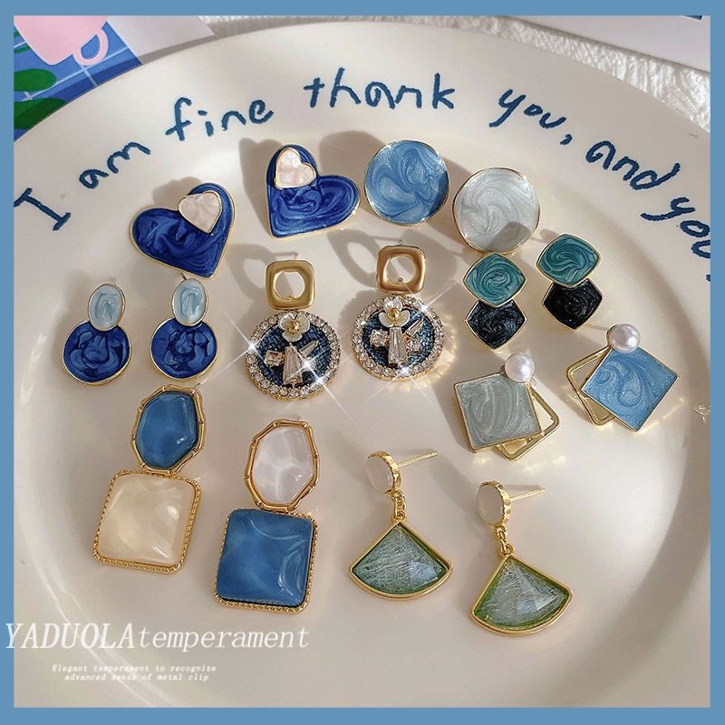 Klein blue Stud earrings 2024 New Trendy summer, with a niche design sense, high-end earrings and retro French earrings full figure
