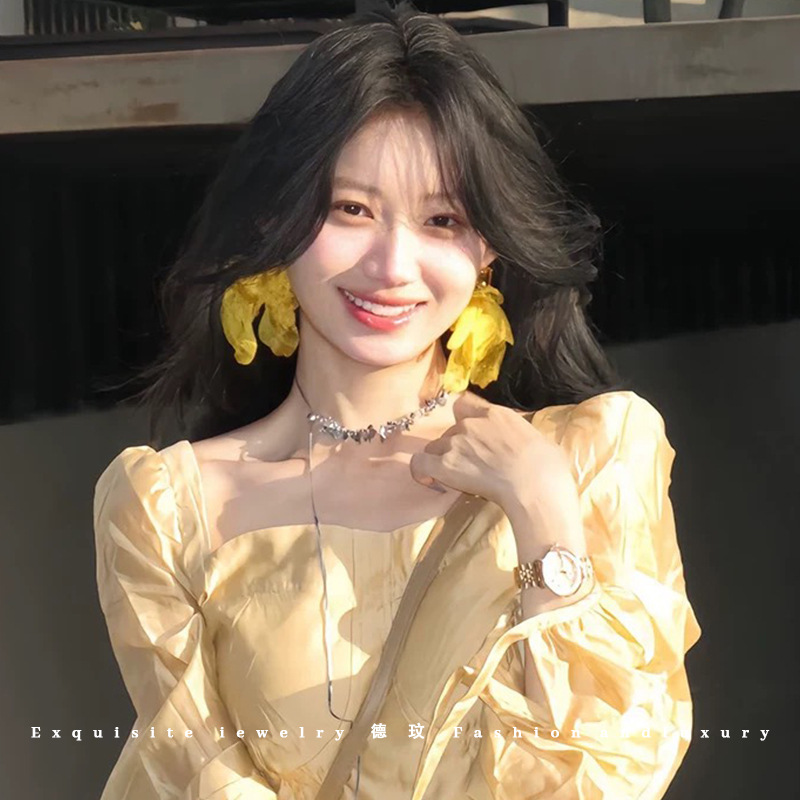 Super fairy yellow mesh earrings, women's vacation wind and snow woven sweet stud earrings, atmosphere, seaside high-end style, elegant earrings details Picture