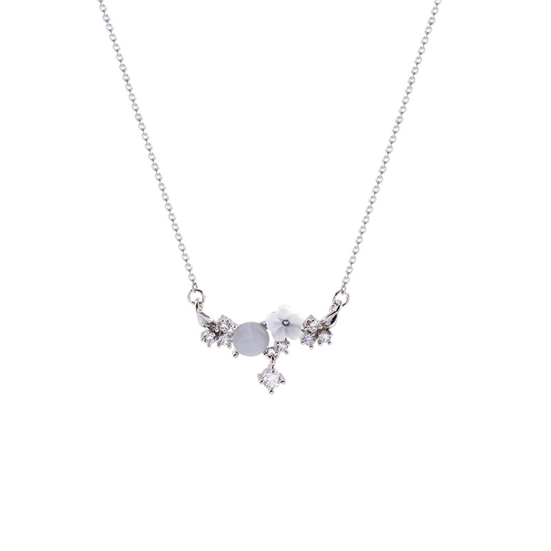 The new pearl necklace for autumn and winter is a versatile and elegant style for women, featuring a chanel-style sweater chain and a high-end collarbone chain accessory Item Picture