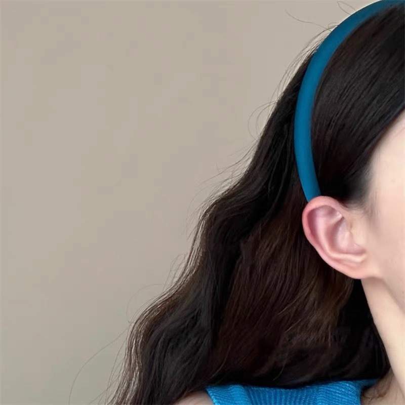 Summer whitening retro blue satin hairband, simple Korean style versatile headband, elegant sponge light luxury, niche hair clip details Picture
