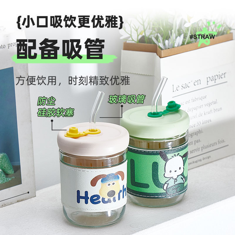 Cute and creative student straw cup sleeve, heat-insulating portable glass cup, high appearance level office coffee beverage cup Application Scenario