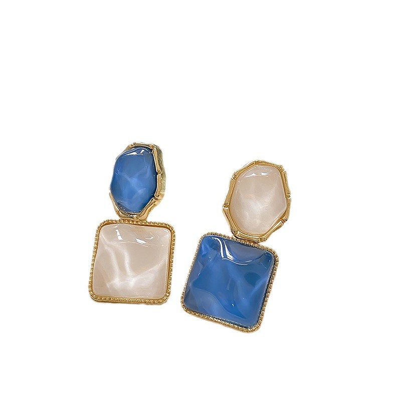 The exquisite blue earrings exude a high-end feminine charm. The ear studs are a new type of niche design in 2025, a popular and trendy earpiece Item Picture