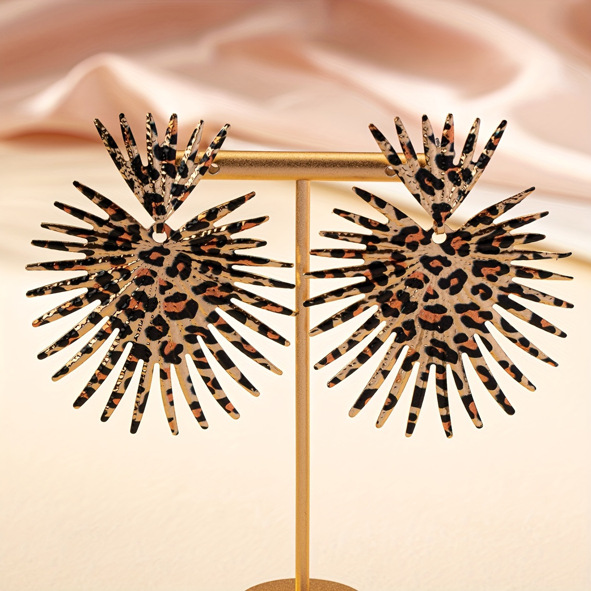 European and American retro fashion style leopard print women's earrings, high-end sense, simple and light luxury, versatile earrings and earrings Application Scenario