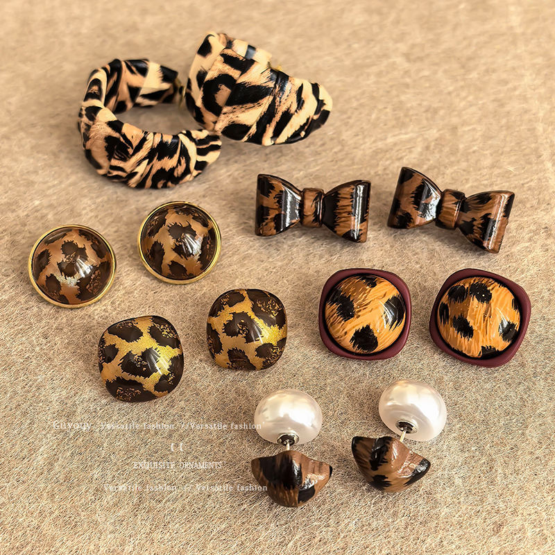 New 2024 best-selling Yadan-style leopard print Maillard stud earrings, unique, stylish and high-end earrings, niche earrings for women details Picture