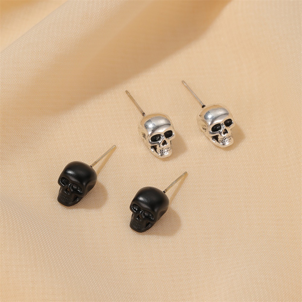 European and American style ghost-head stud earrings, Gothic retro skull stud earrings, retro men's and women's earrings, Halloween accessories Application Scenario