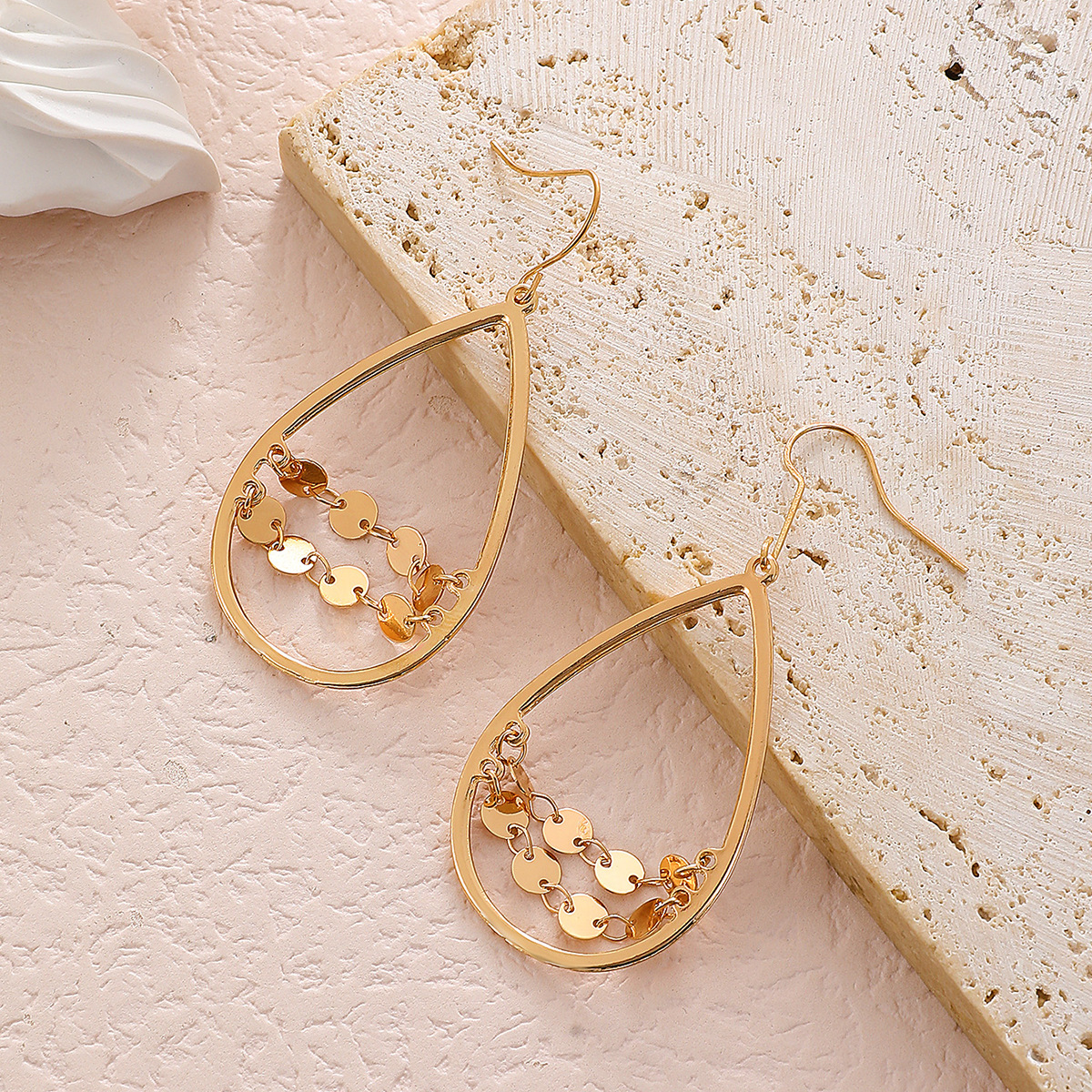 European and American ins hollowed-out teardrop earrings, Bohemian ethnic style creative chain tassel earrings, elegant earrings details Picture