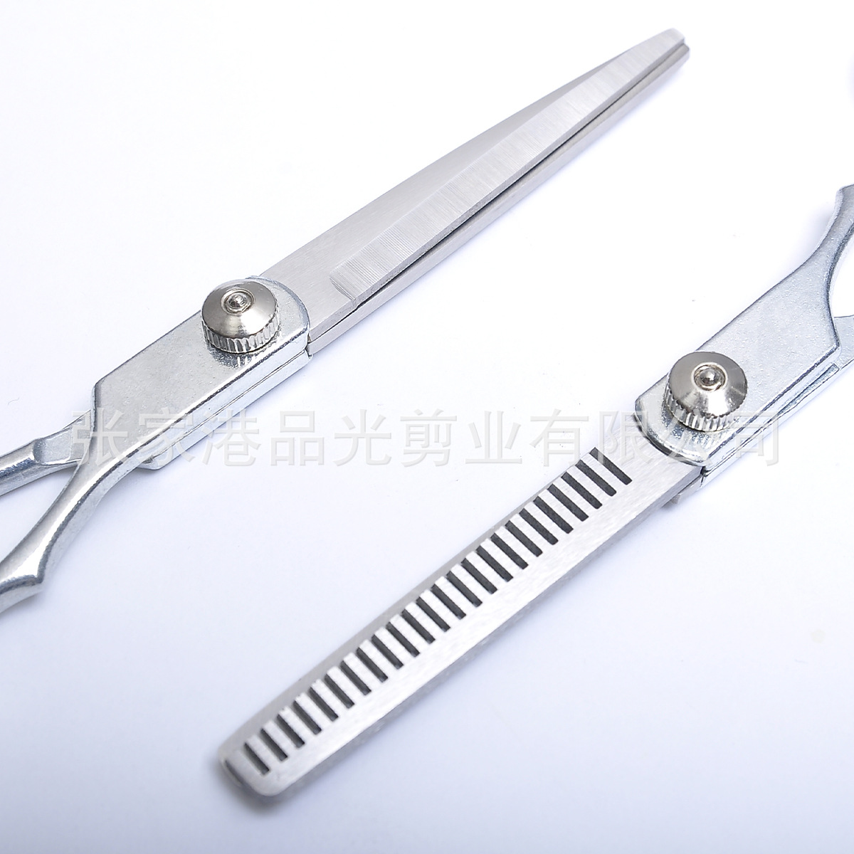 Hairdressing scissors manufacturers supply cross-border supplies of split scissors, flat bangs, thin and broken hair, and hairdressing scissors Application Scenario