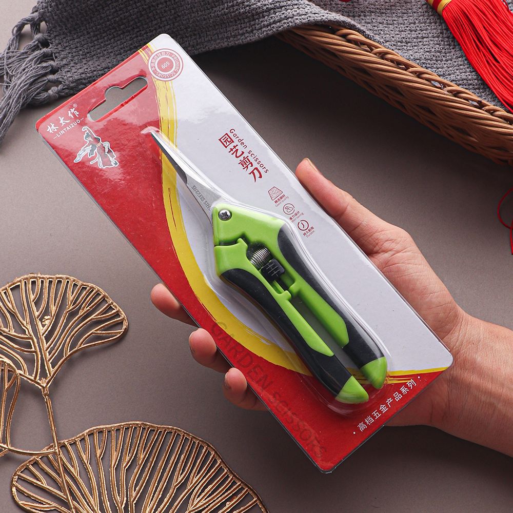 Lin Taizuo brand's ultra-high-end customized hard card rebound fruit picking scissors, stainless steel pointed tip flower art pruning shears Application Scenario