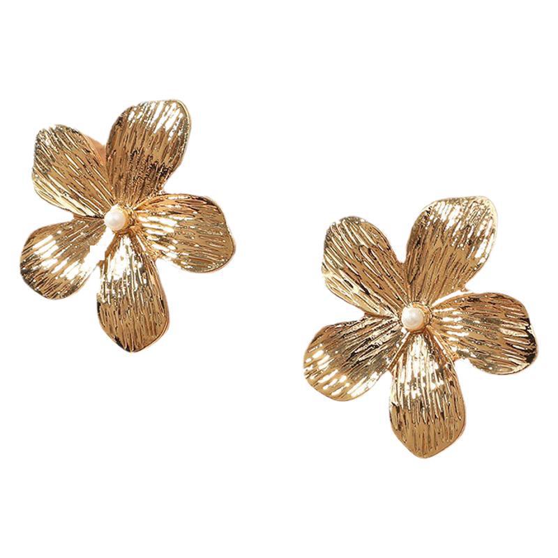 ins European and American cross-border flower element earrings, stud earrings, retro and simple pearl inlaid earrings, gold alloy women's wholesale Item Picture