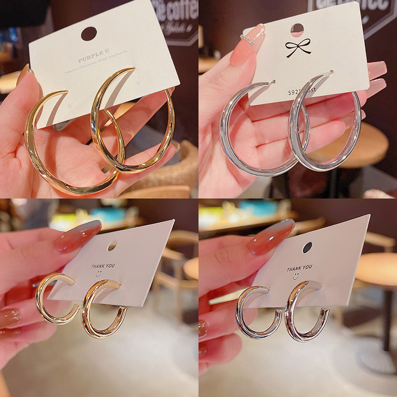 S925 Silver Needle Korean version exquisite Zircon earrings, female personality, Internet celebrity design sense, versatile and elegant earrings wholesale Application Scenario