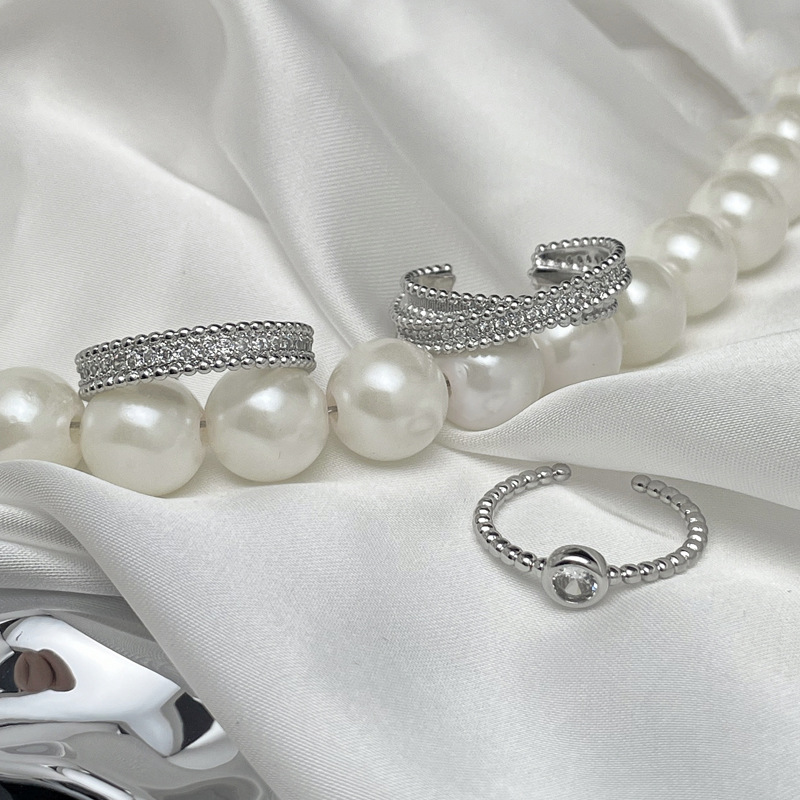 A simple and elegant design, light luxury, full diamond cross opening ring for women's Instagram, a niche and cold style, fashionable and elegant index ring Application Scenario