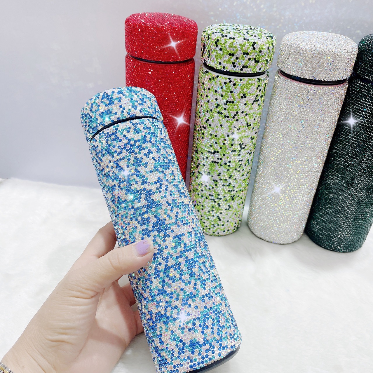 Fashionable and luxurious diamond-encrusted insulated cup Item Picture
