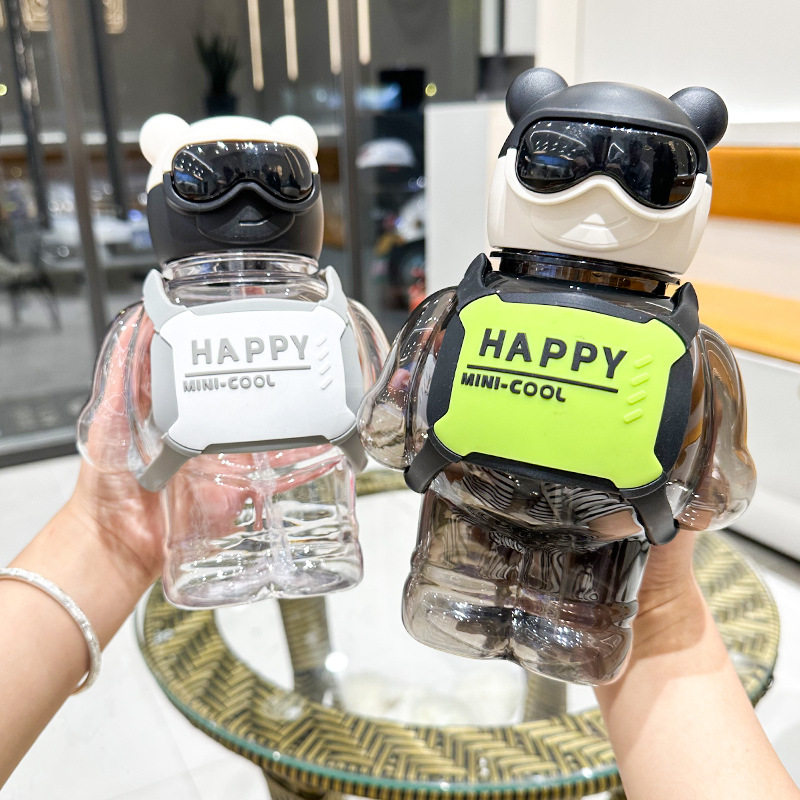 Children's cartoon plastic water cups, high appearance level, large-belted cups, cute summer student space cups, large-capacity straw cups full figure