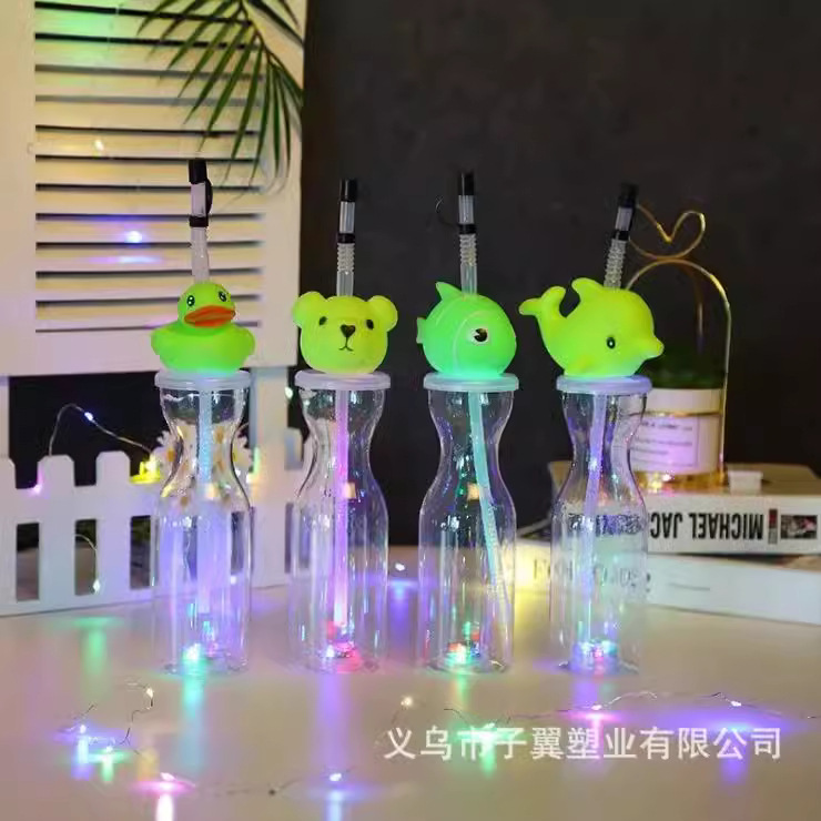 Cross-border new product manufacturer, instant delivery of cartoon animal luminous drink cups, PET material milk tea cups with LIDS, batch Application Scenario