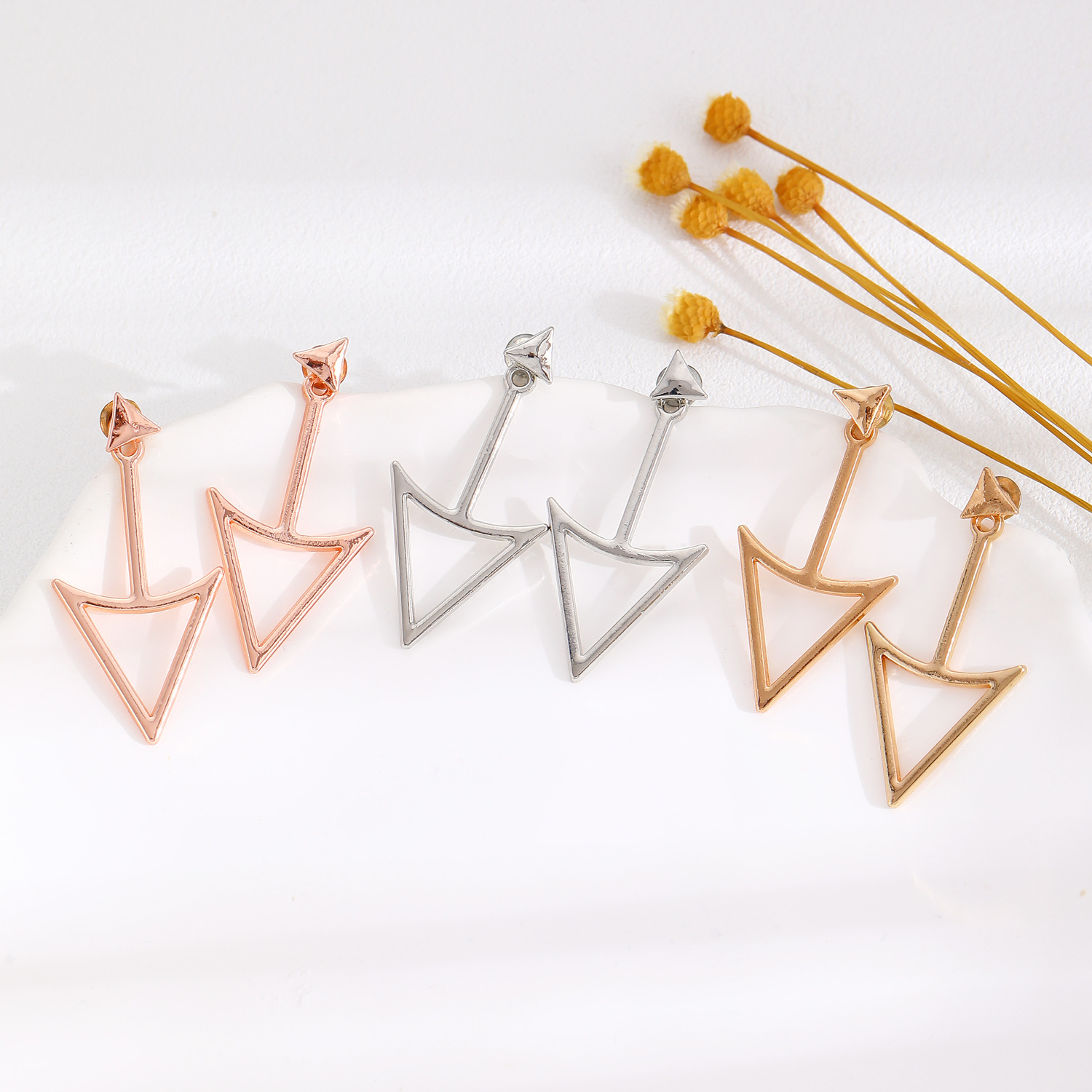 European and American cross-border retro creative triangular stud earrings, women's fashionable and simple alloy geometric earrings and earrings accessories Application Scenario