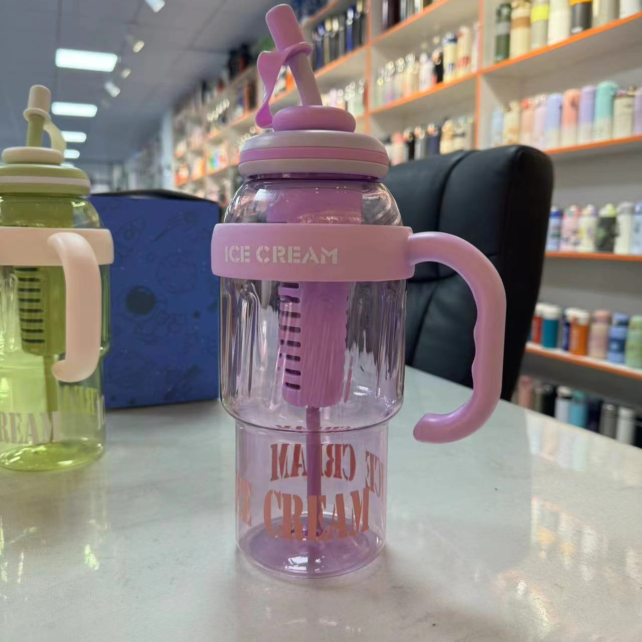 Summer cup, children's simple giant straw cup, high appearance level, plastic big-belted cup, large-capacity flower tea cup, large water bottle Application Scenario