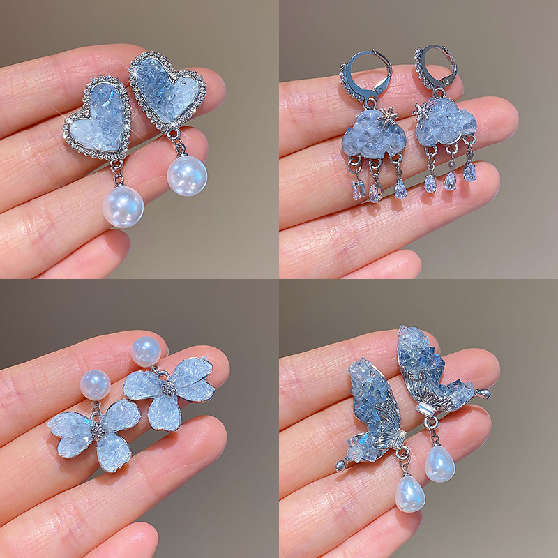 Super ethereal diamond-encrusted blue butterfly stud earrings for women, a 2025 light luxury bestseller, high-end and elegant earrings, a niche French earpiece details Picture