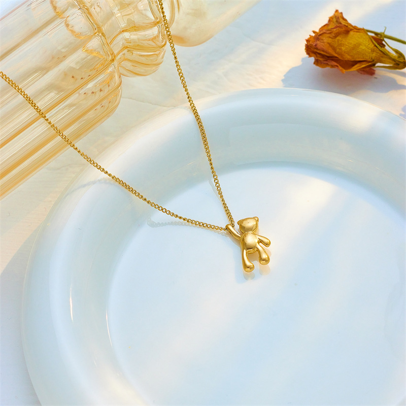 Simple and cute cartoon three-dimensional glossy bear pendant from Japan and South Korea, titanium steel jewelry, metal chain, versatile necklace details Picture