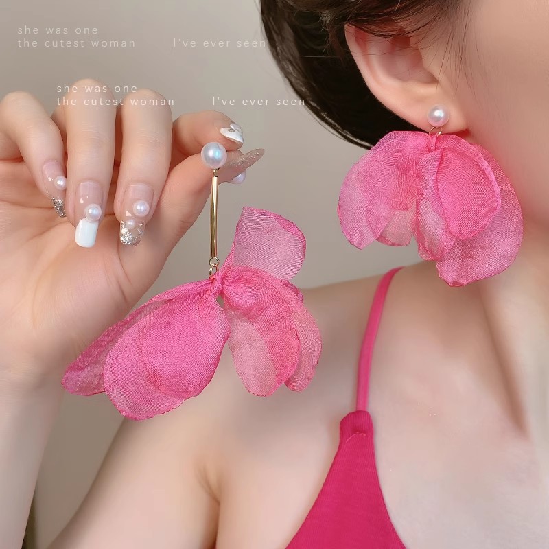 Super Fairy chiffon mesh earrings for women, 2025 new vacation-style seaside beach earrings, elegant and high-end stud earrings Application Scenario